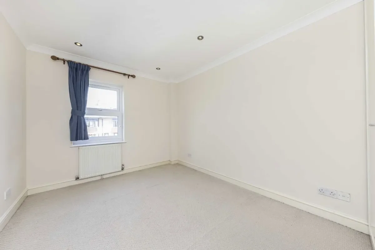 Flat Goldhawk Road in Greater London