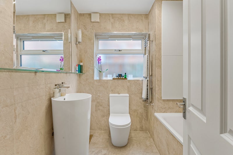 Room Danehurst Street in Greater London