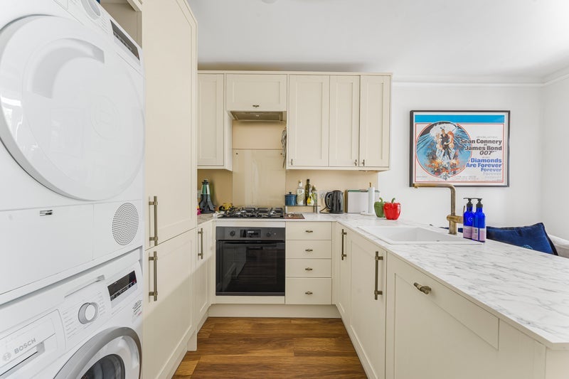 Room Danehurst Street in Greater London