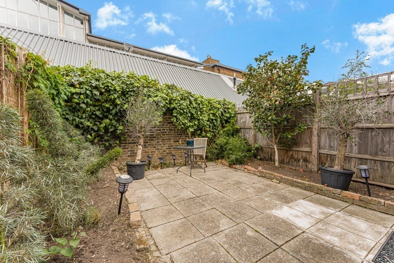 Room Danehurst Street in Greater London