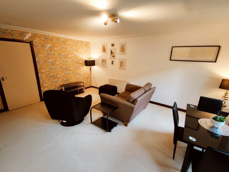 Flat Lymburn Street in Glasgow
