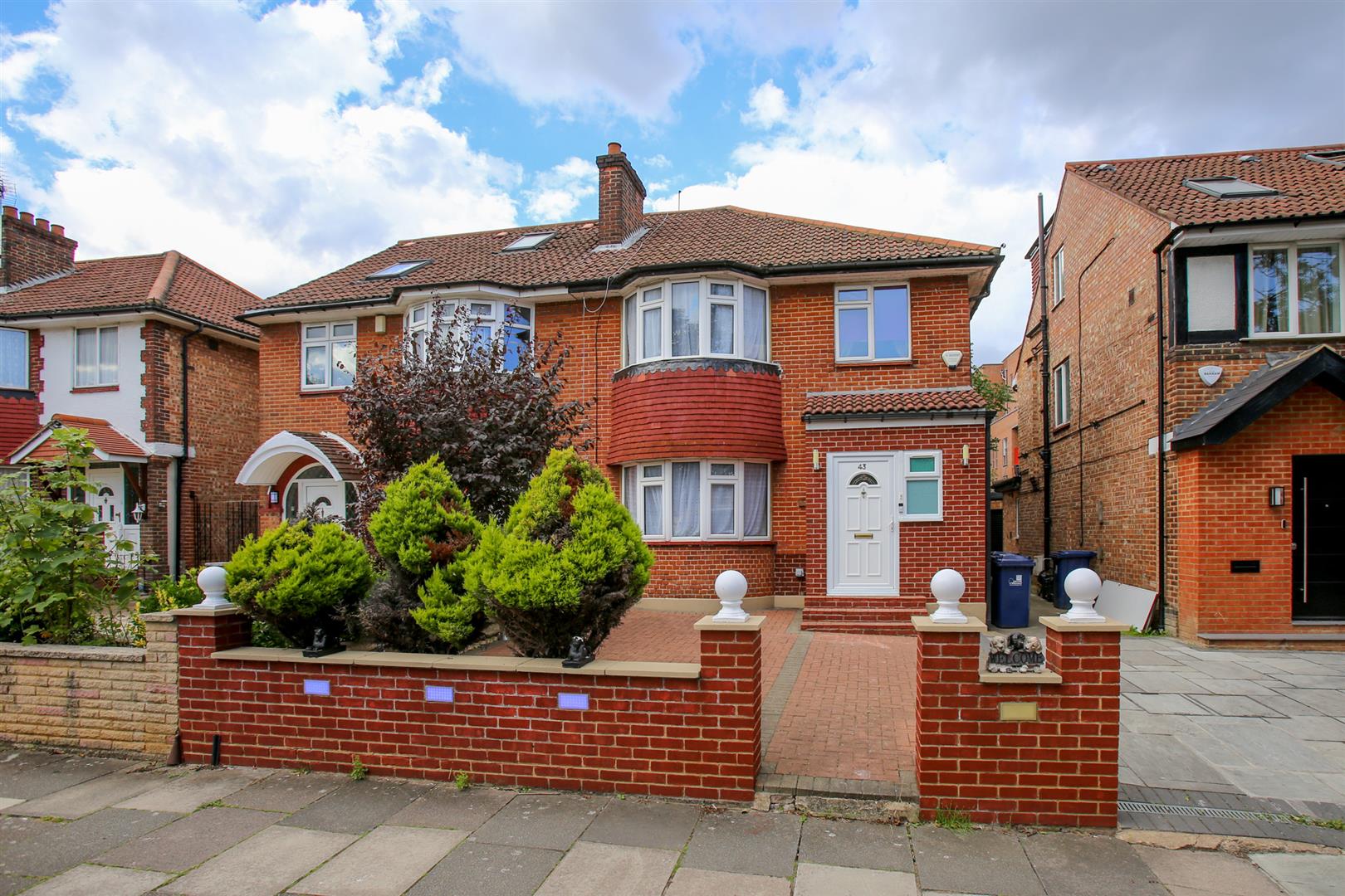 House Bowes Road in Greater London