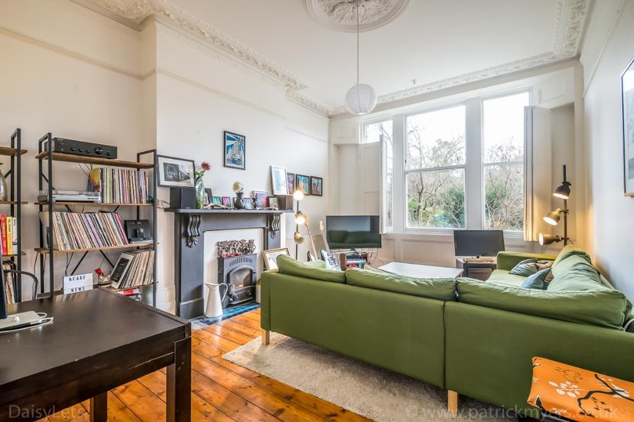 Flat Breakspear Mews in Greater London