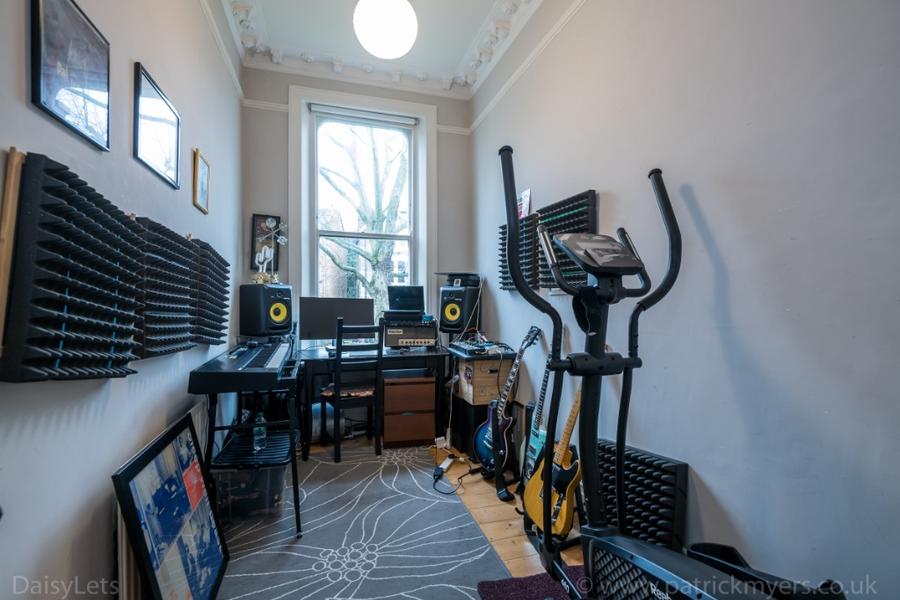 Flat Breakspear Mews in Greater London