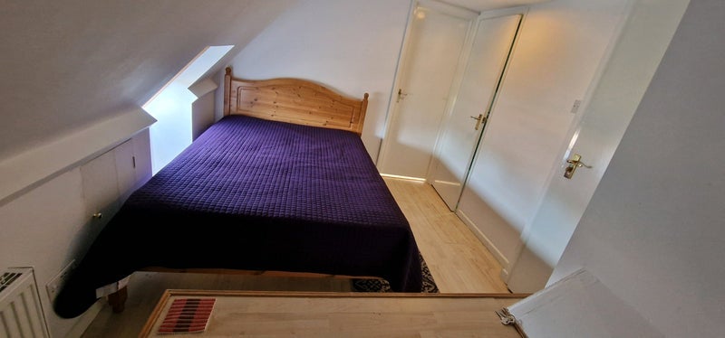 Room Grovestile Waye in Greater London