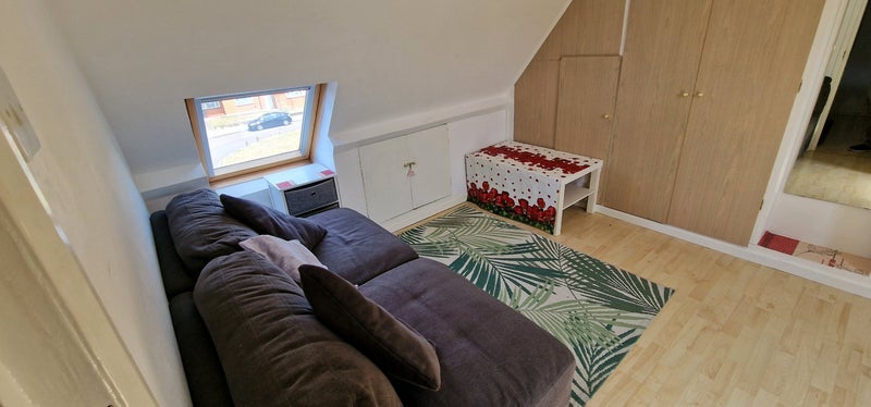 Room Grovestile Waye in Greater London