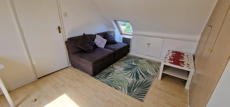 Flat Grovestile Waye in Greater London