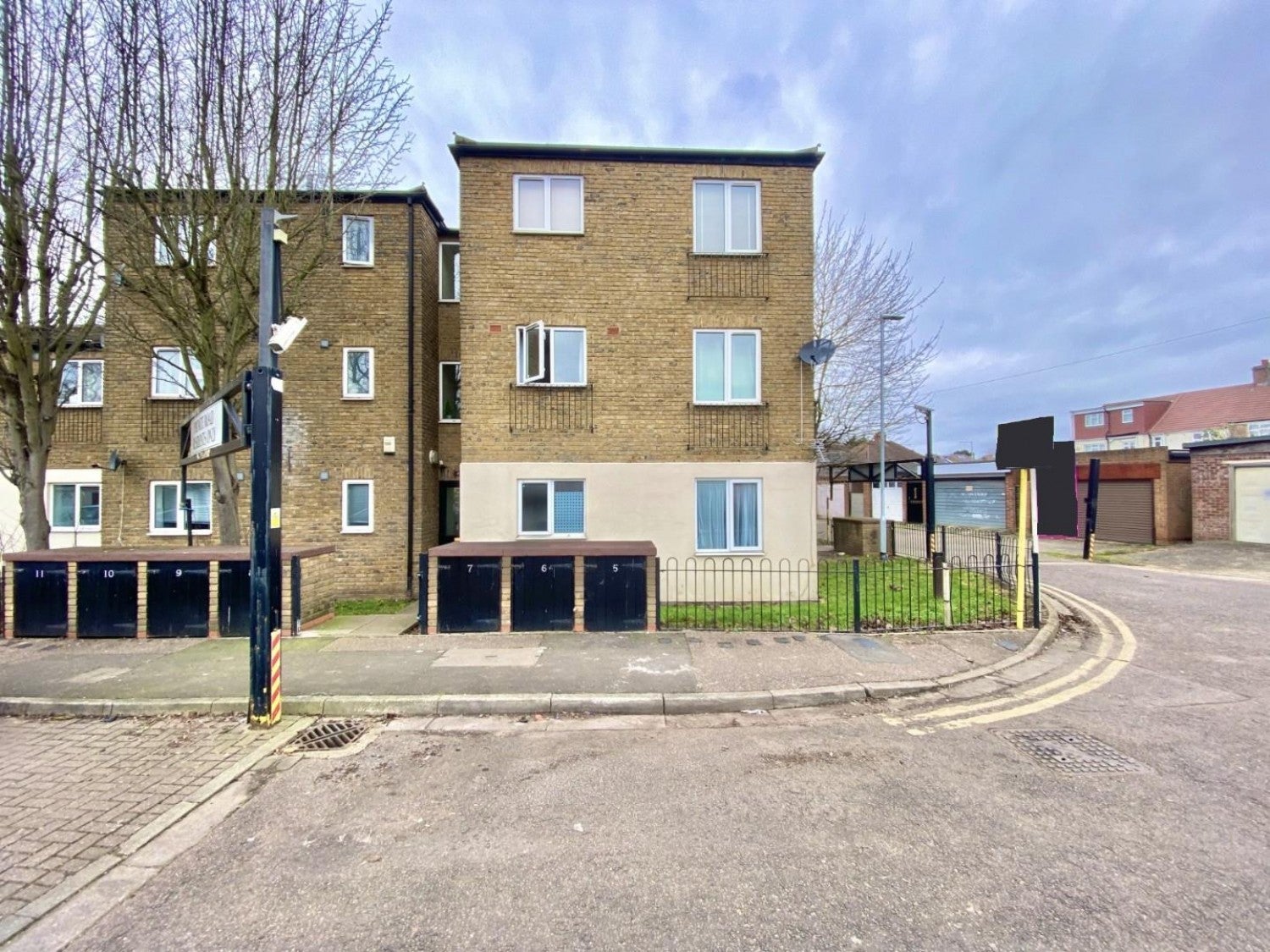 Flat Copthorne Mews in Greater London