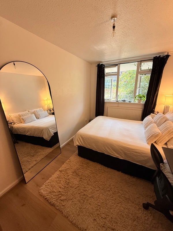 Room Southwark Park Road in Greater London