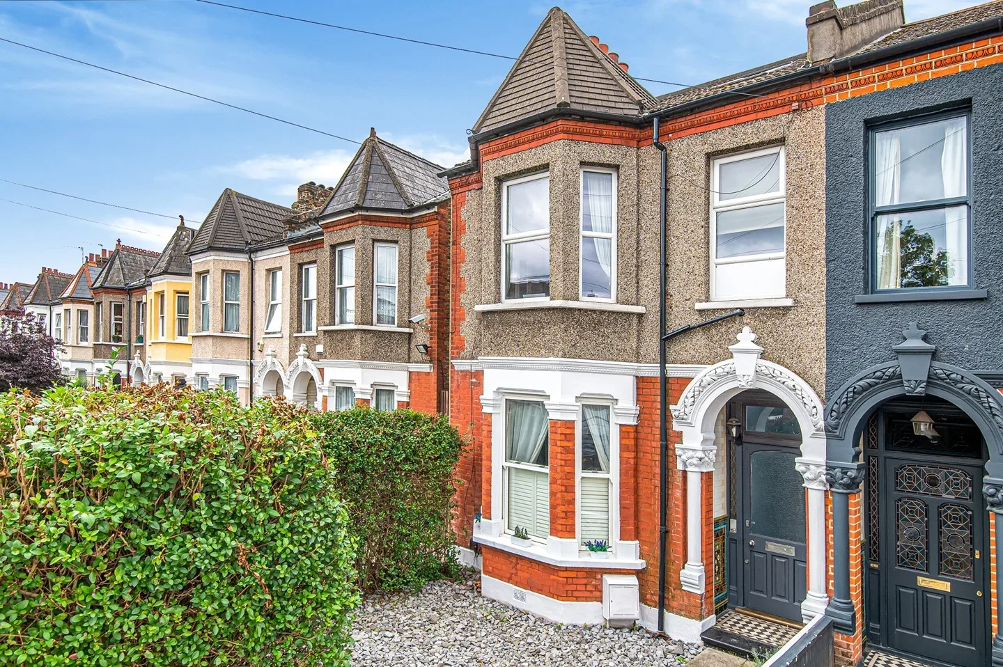 Flat Ellison Road in Greater London