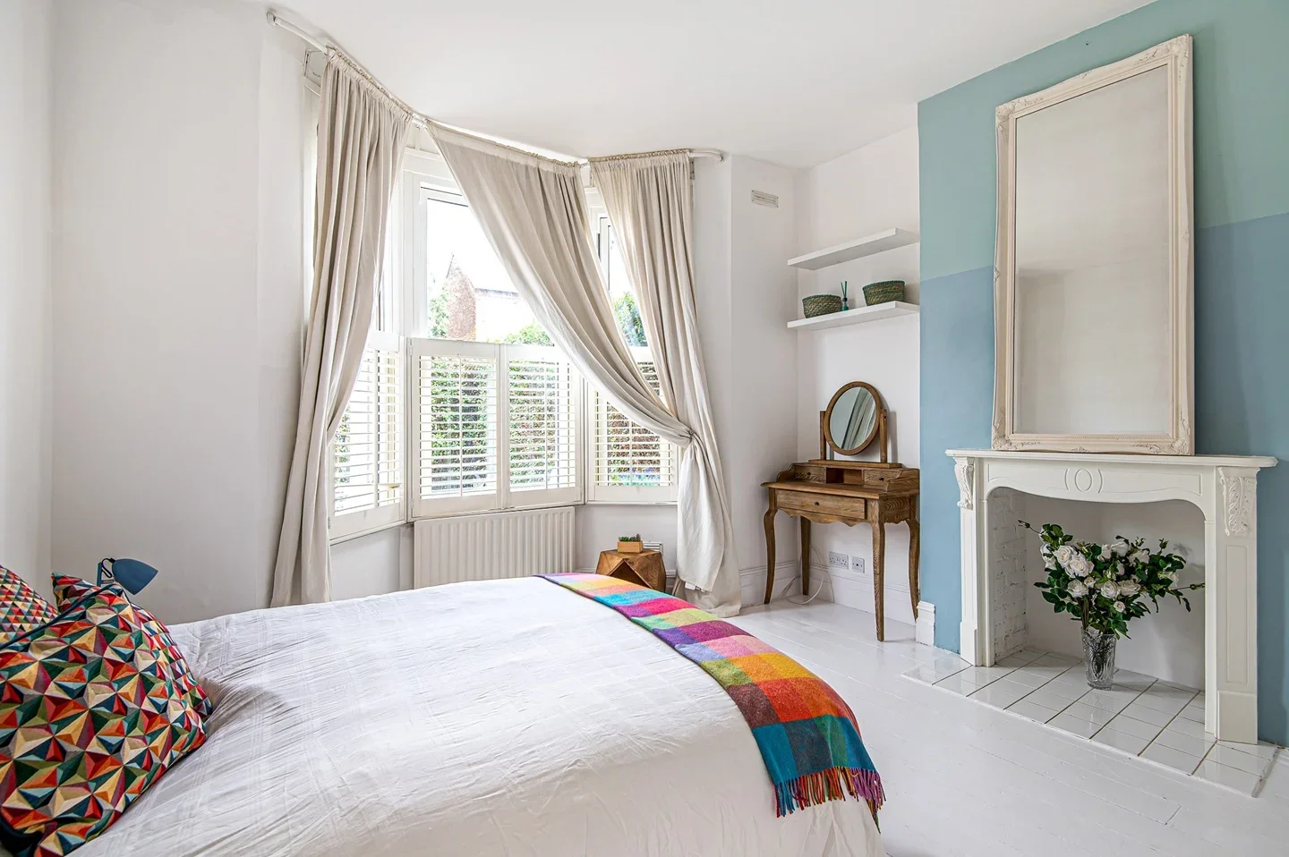 Flat Ellison Road in Greater London