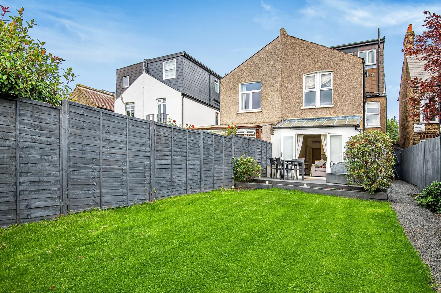 Flat Ellison Road in Greater London
