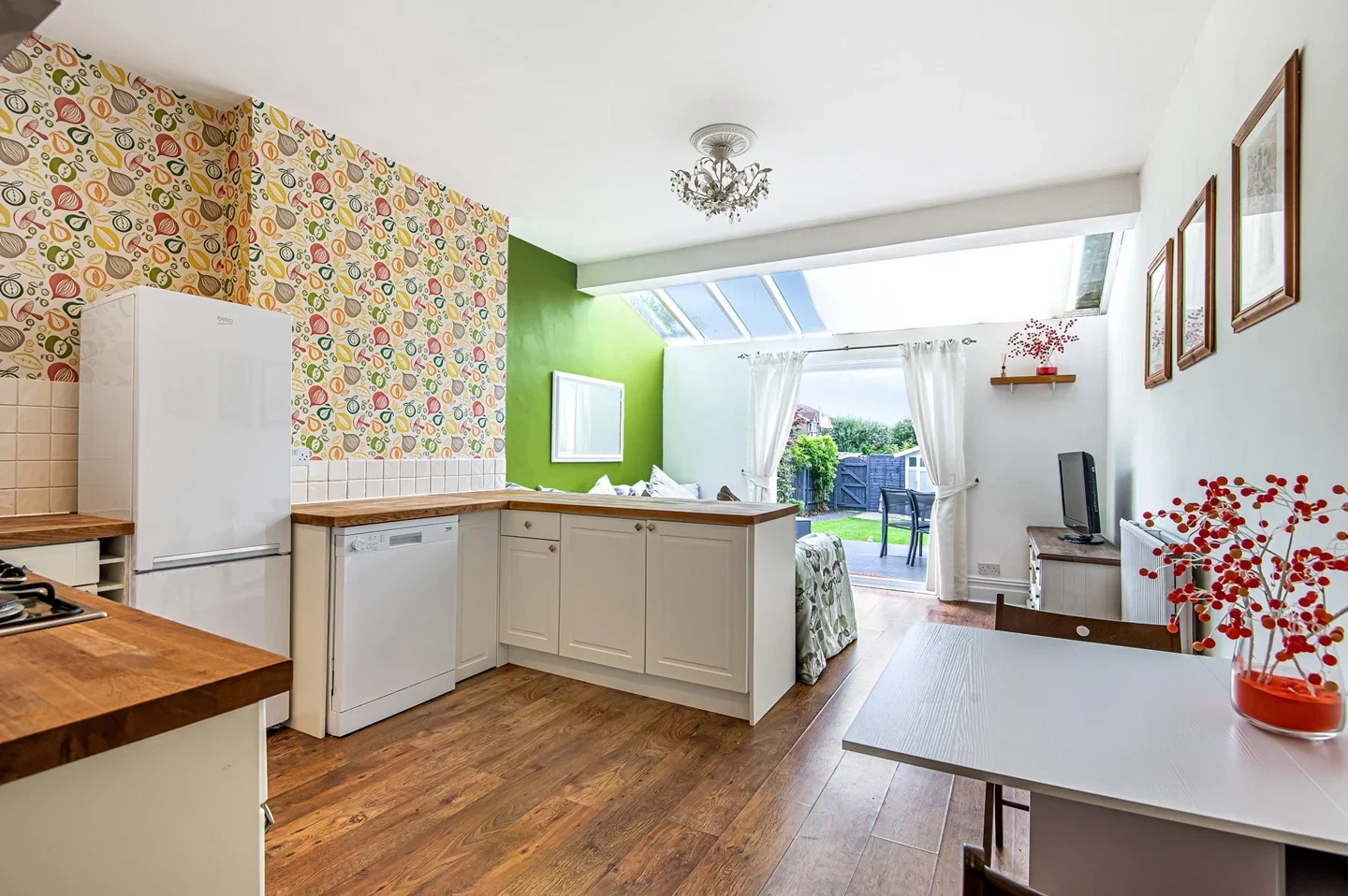 Flat Ellison Road in Greater London