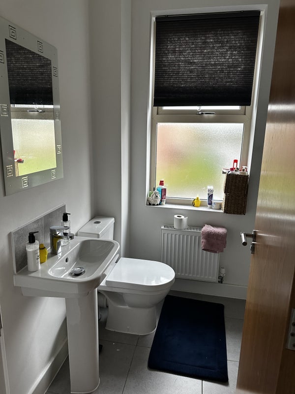 Room Cardwell Road in Leeds