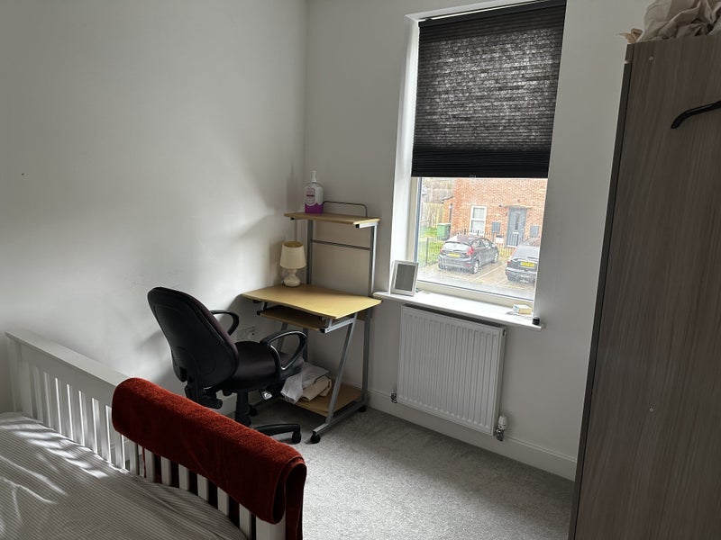 Room Cardwell Road in Leeds