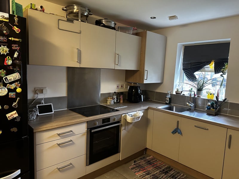 Room Cardwell Road in Leeds