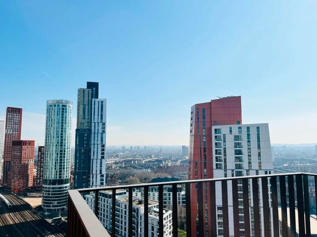 Flat Viaduct Gardens in Greater London