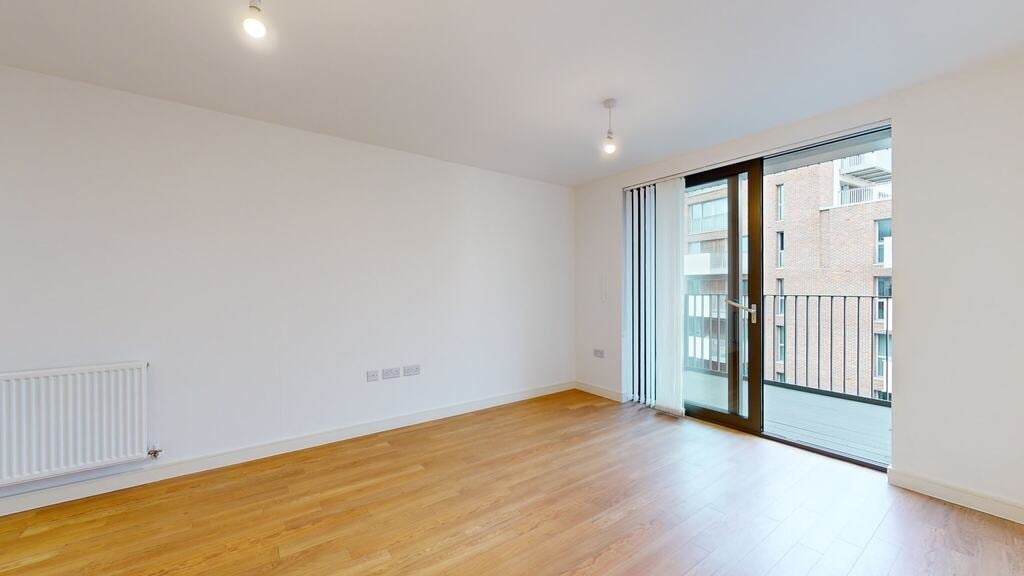 Flat Bramwell Way in Greater London