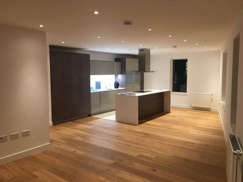 Room Peartree Way in Greater London