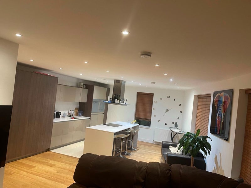 Room Peartree Way in Greater London