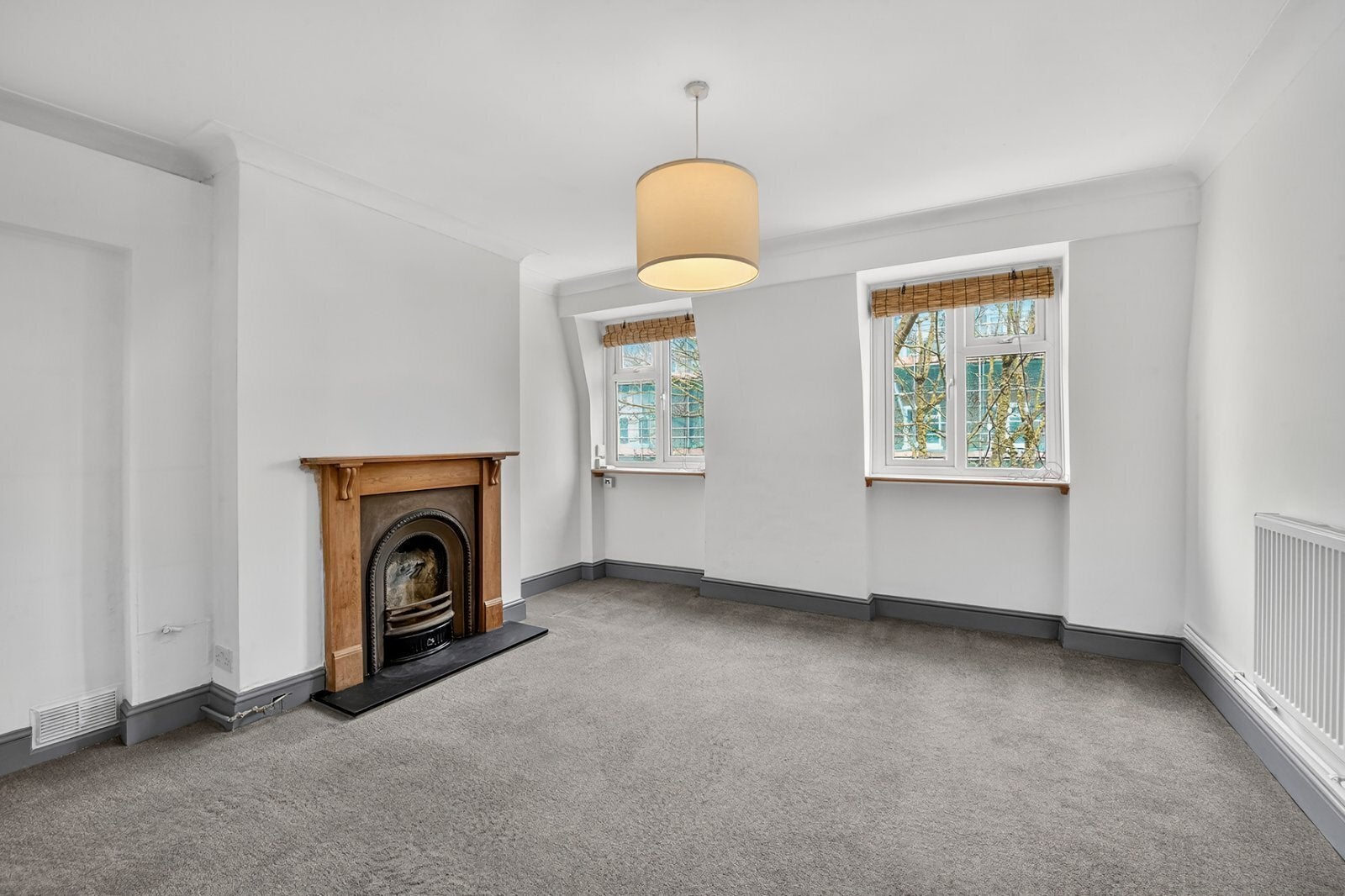 Flat Mortlake High Street in Greater London