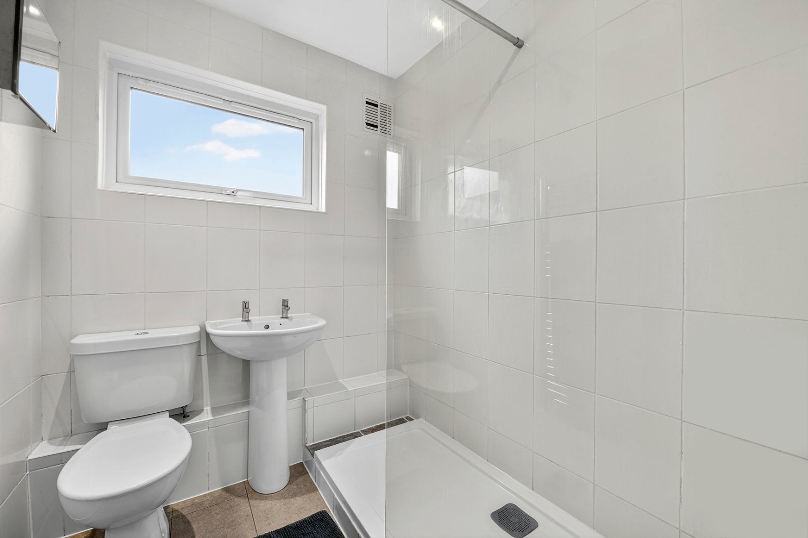 Flat Mortlake High Street in Greater London