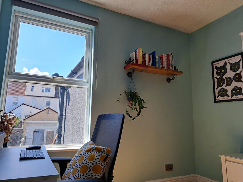 Room Grove Park Road in Bristol
