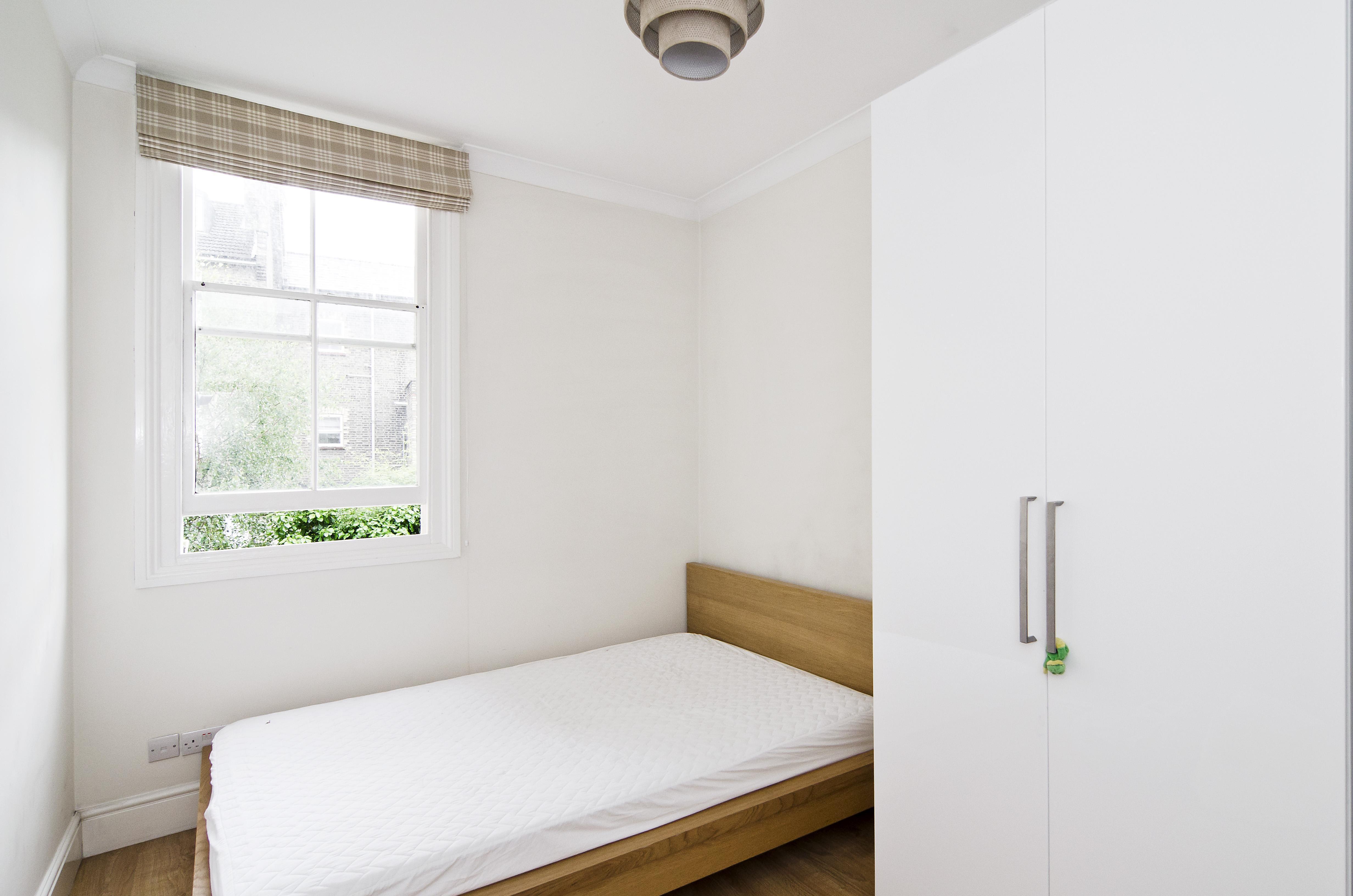 Flat Drayton Park in Greater London