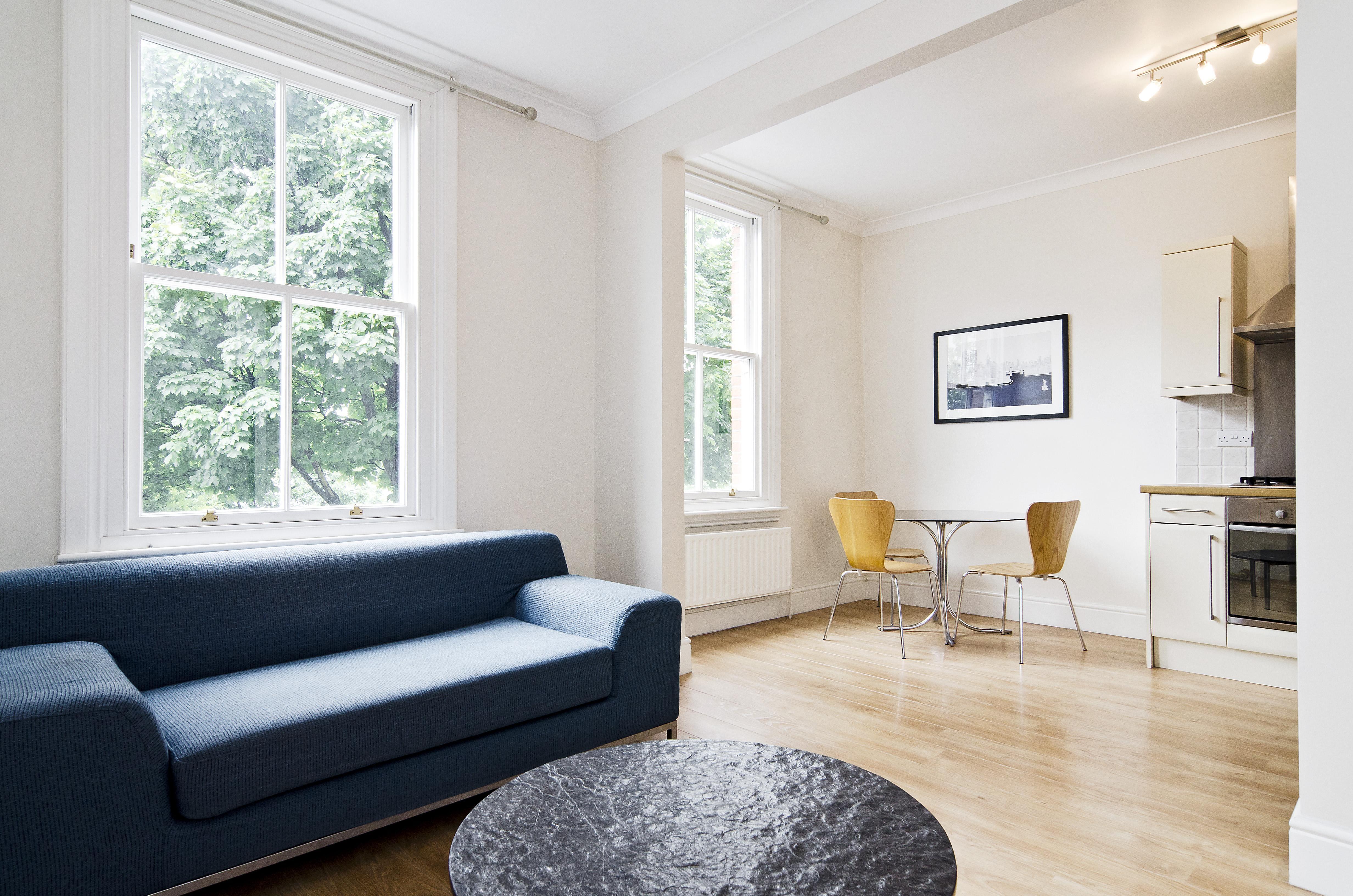 Flat Drayton Park in Greater London