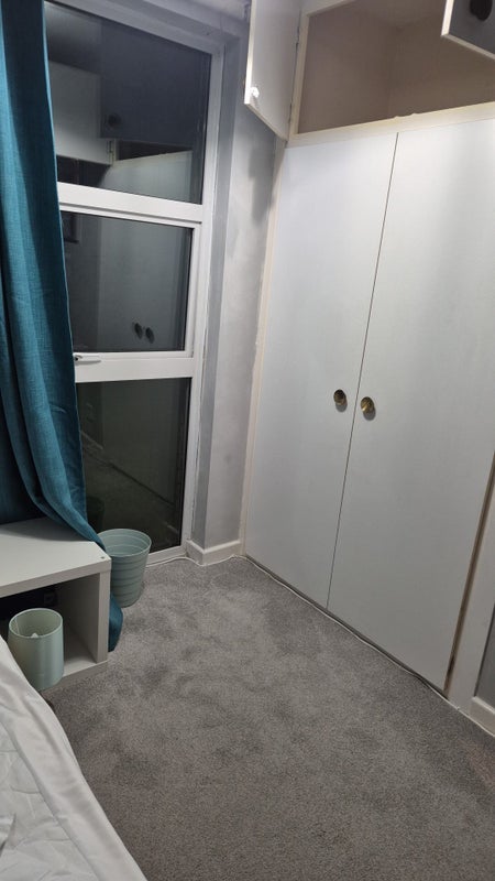 Room Charborough Road in Bristol