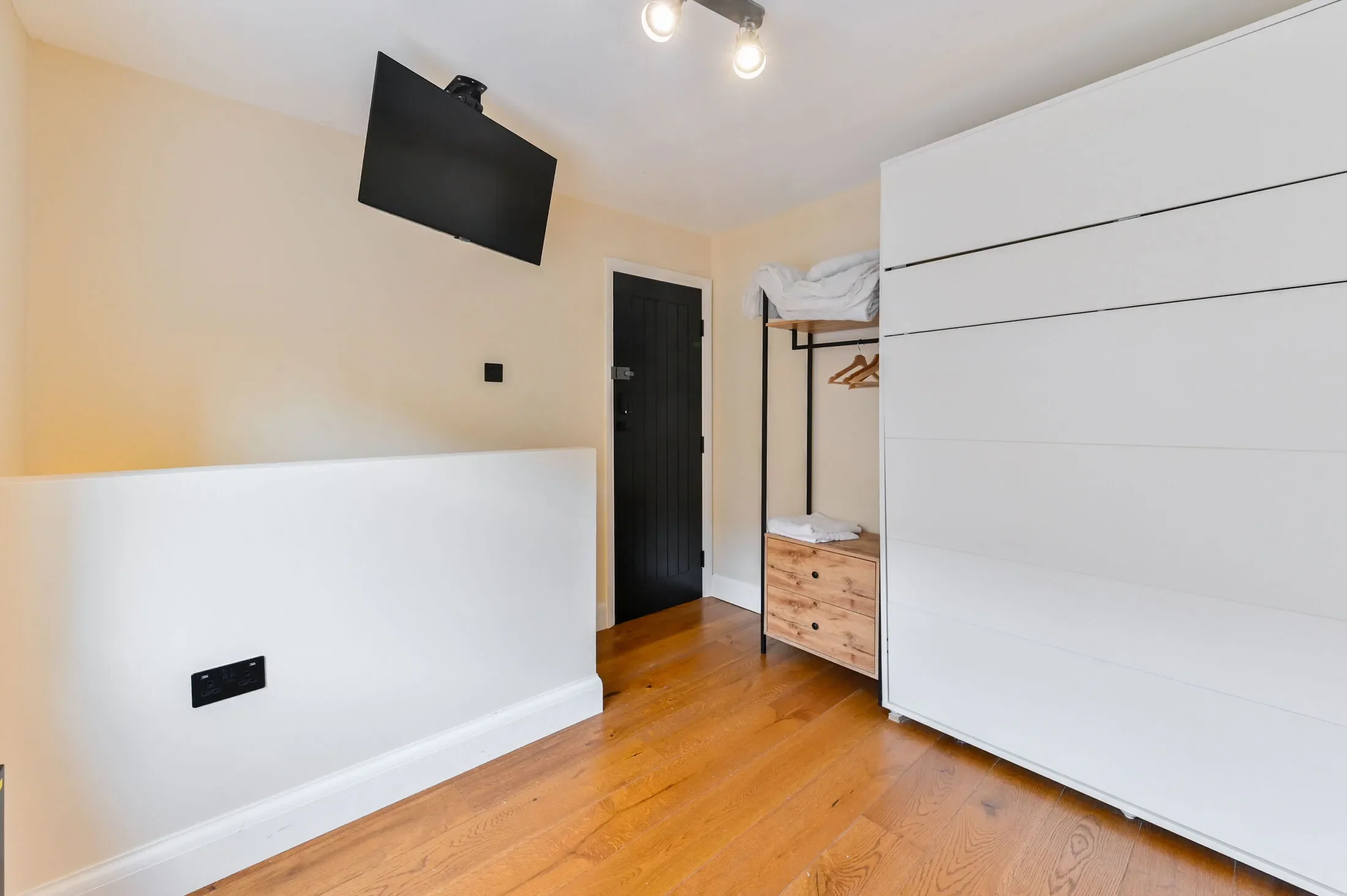 Flat Fairholme Road in Greater London