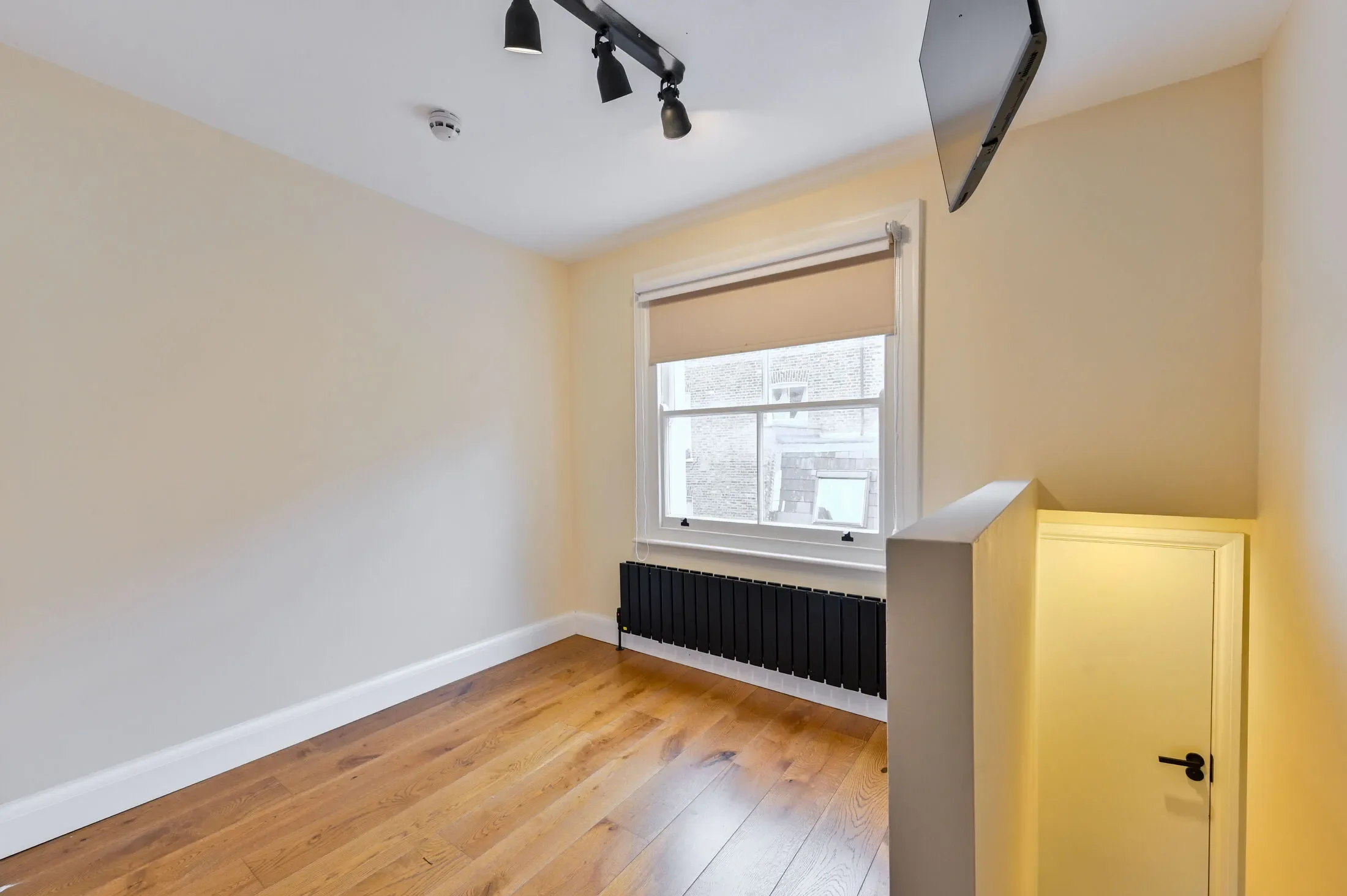 Flat Fairholme Road in Greater London