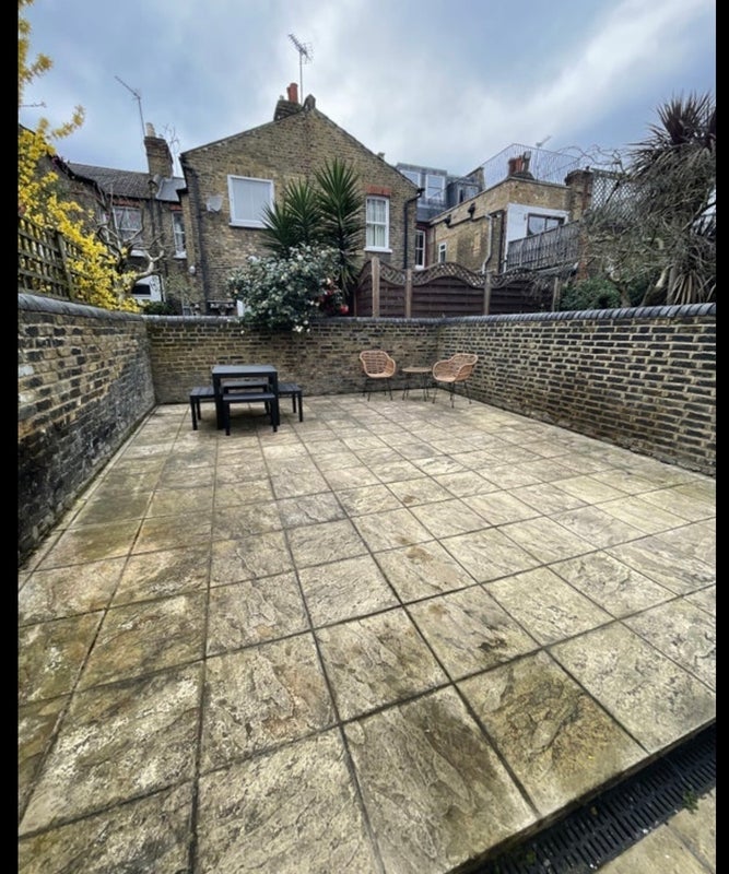 Room Queenstown Road in Greater London