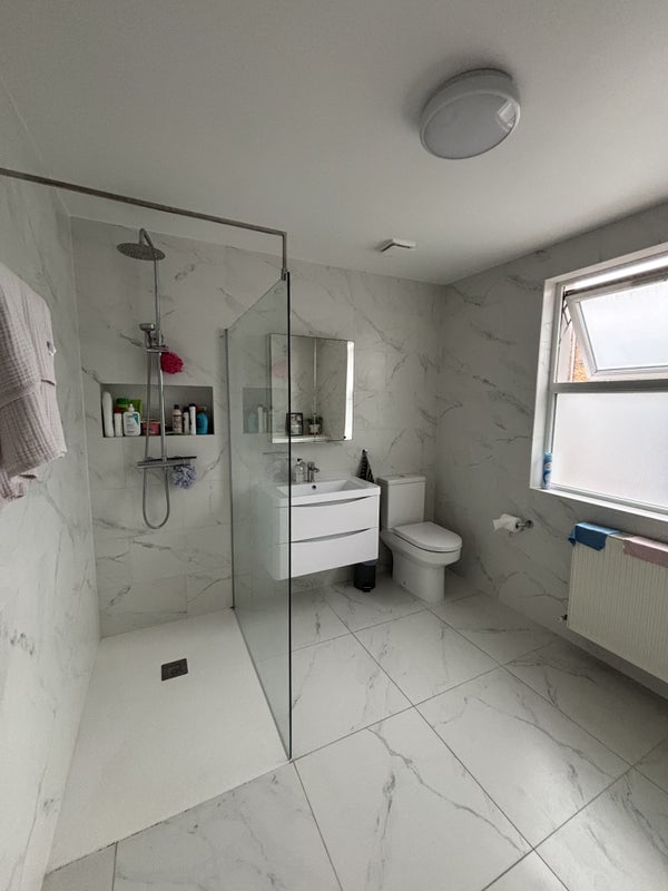 Room Queenstown Road in Greater London