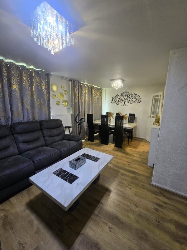 Room Avenham Close in Manchester