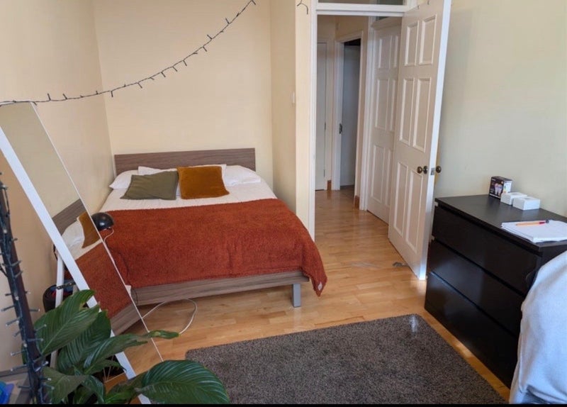 Room Queen Elizabeth Street in Greater London