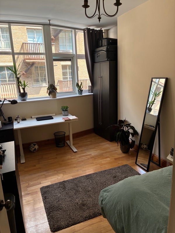 Room Queen Elizabeth Street in Greater London