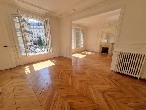 Flat Boulevard Diderot in Paris