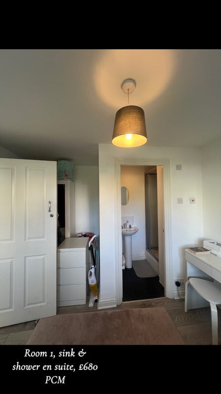 Room Norwood End in Basildon