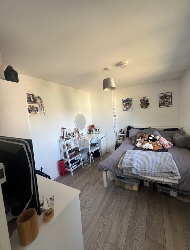 Room Norwood End in Basildon