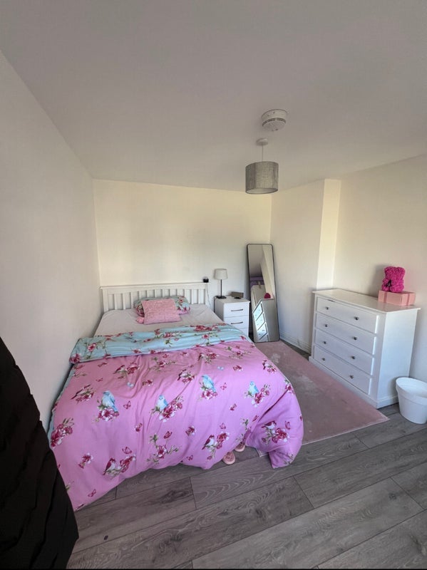 Room Norwood End in Basildon