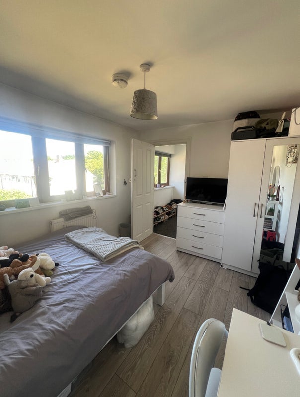 Room Norwood End in Basildon