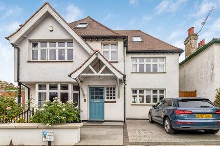 Flat Tregaron Avenue in Greater London