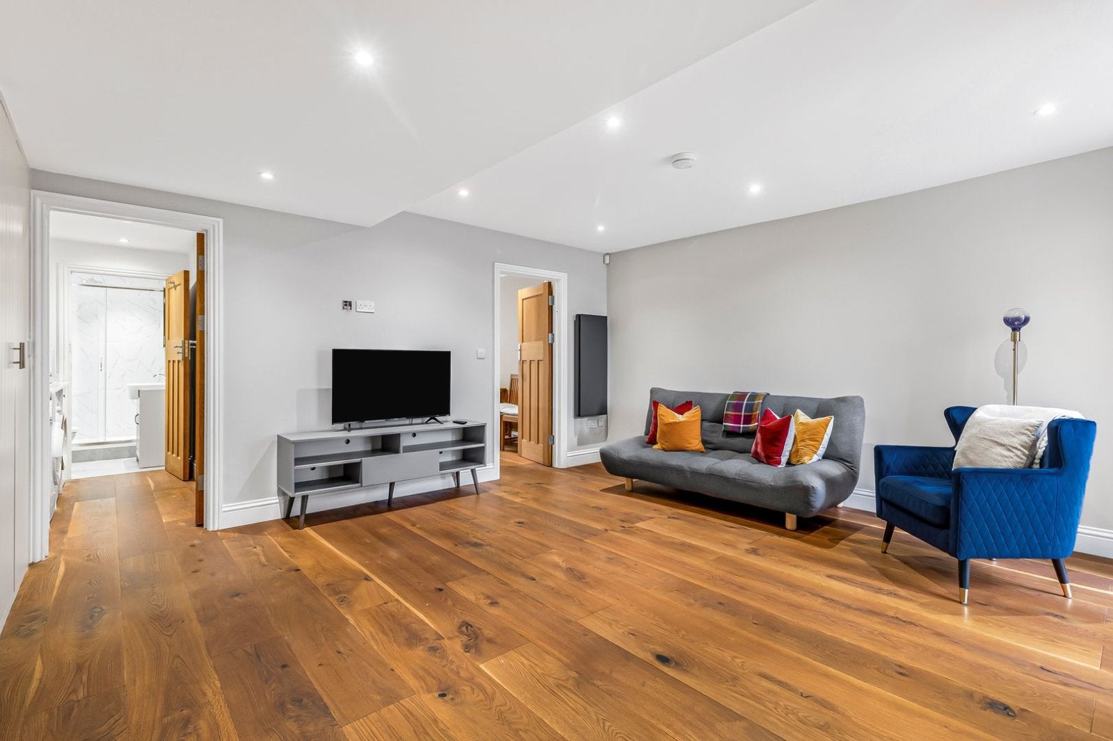 Flat Tregaron Avenue in Greater London