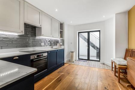 Flat Tregaron Avenue in Greater London