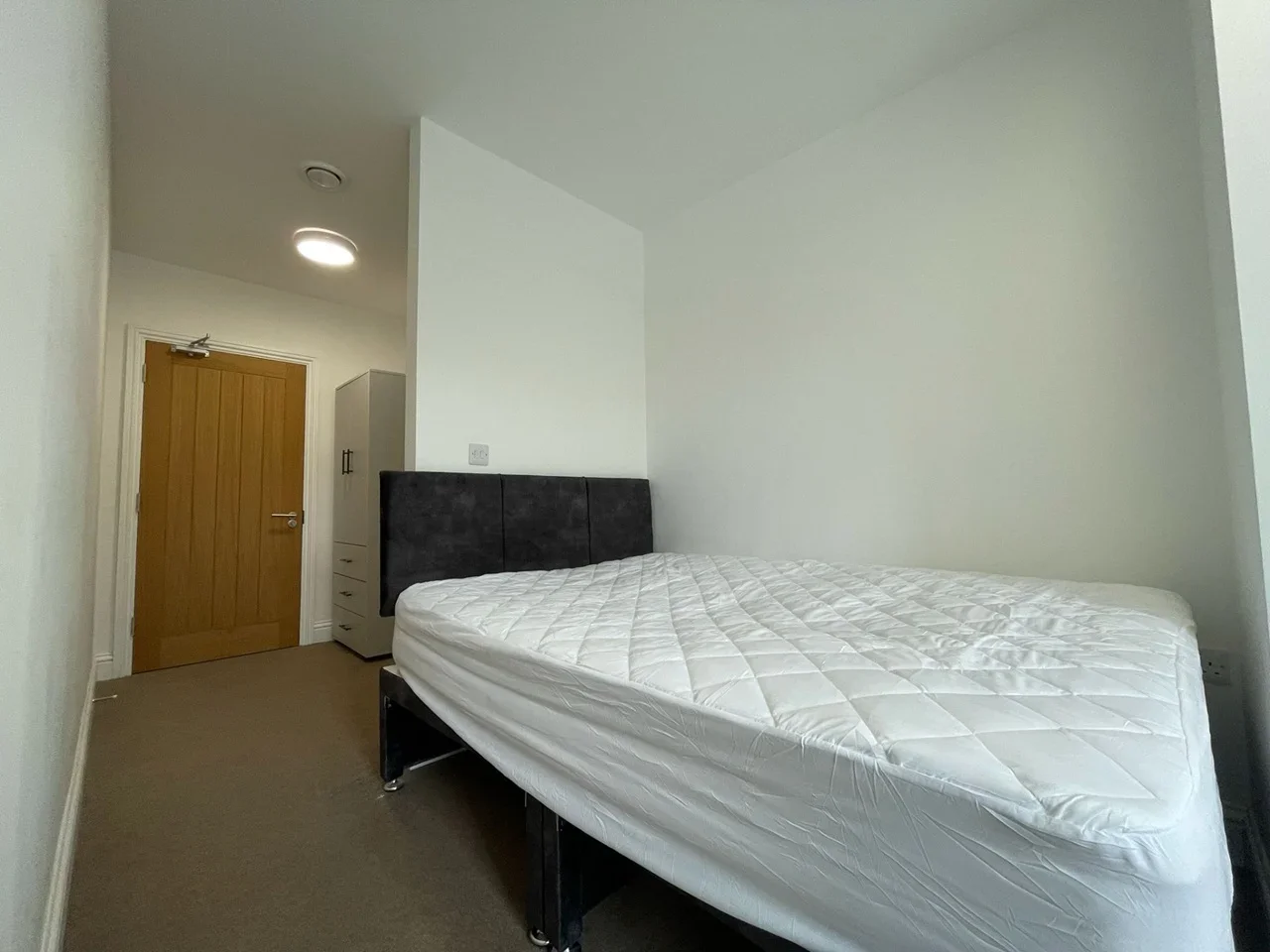 Room Saint James' Court in Derby