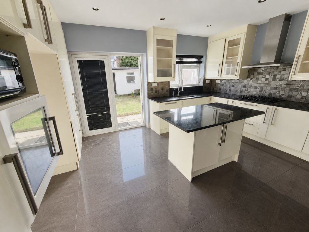 House Golden Crescent in Greater London