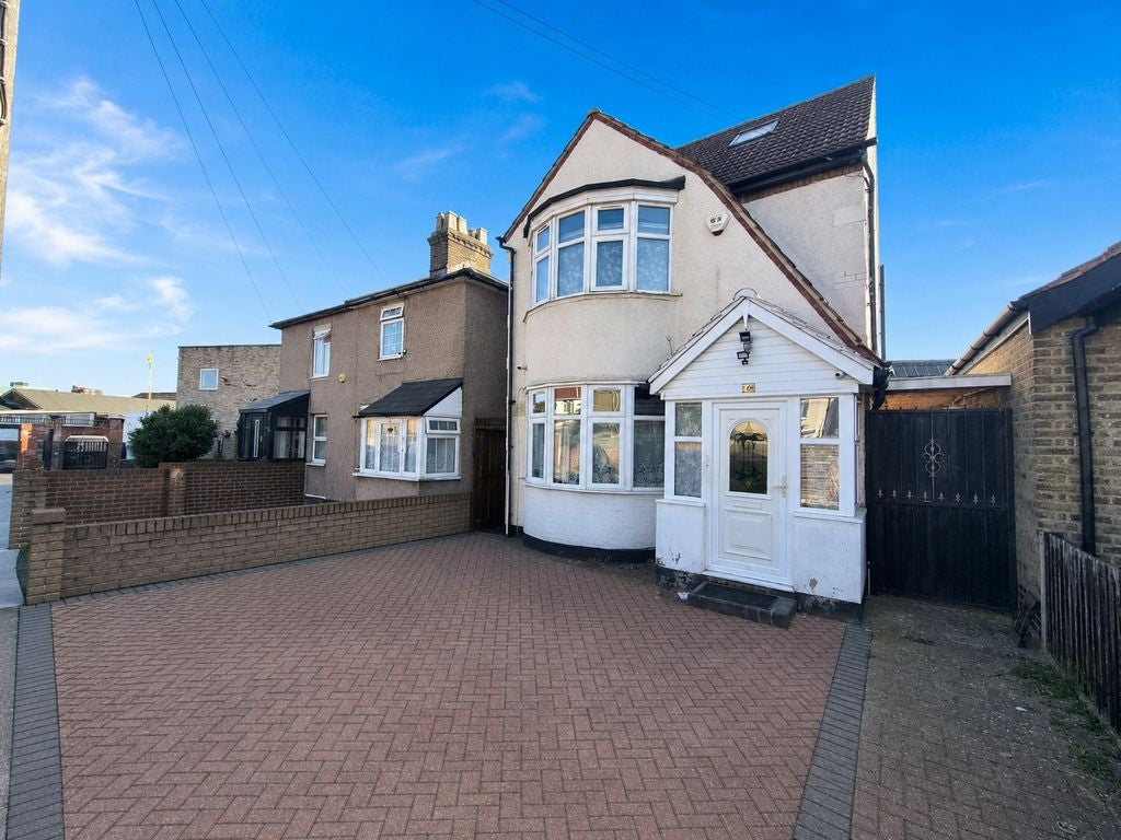 House Golden Crescent in Greater London