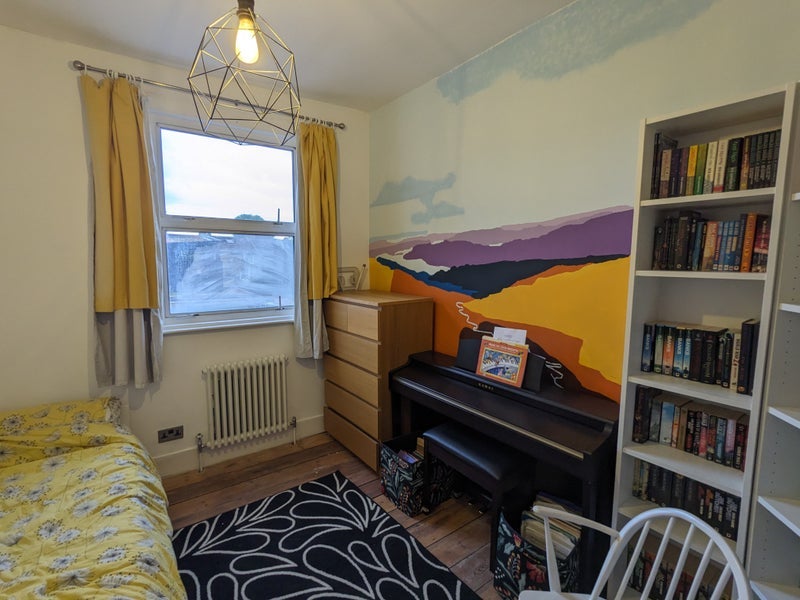 Room Hollydale Road in Greater London