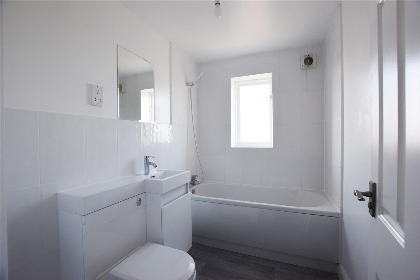 Flat Dairyman Close in Greater London